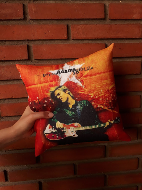 ALMOHADÓN ROCK - BRYAN ADAMS