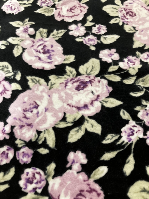 PLUSH FLORES FONDO NEGRO